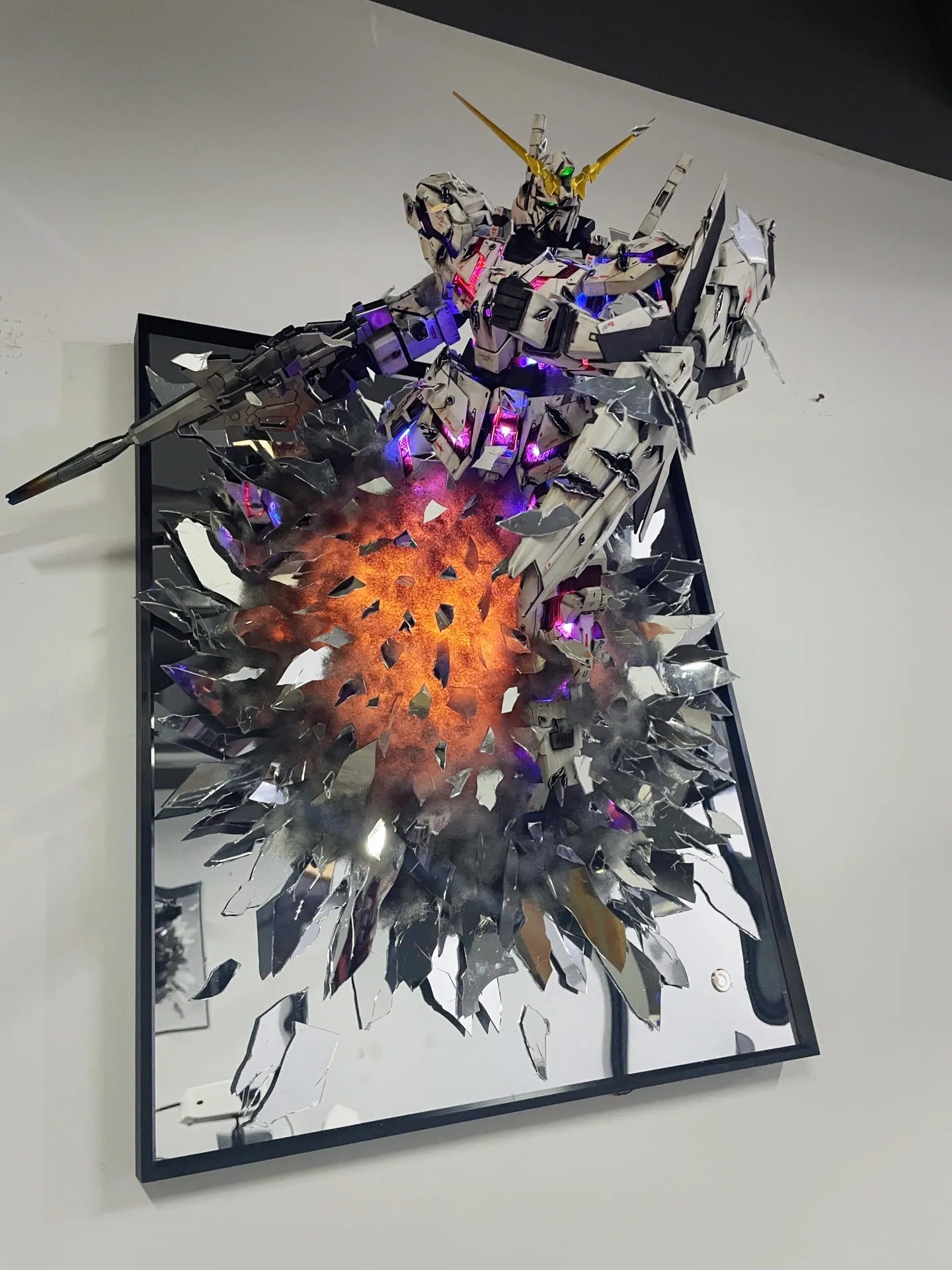 CADRE DE MIROIR LICORNE GUNDAM BREAKOUT 1:48 MEGA